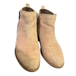 Carlos by Carlos Santana Cream Suede Booties 9.5 Women’s